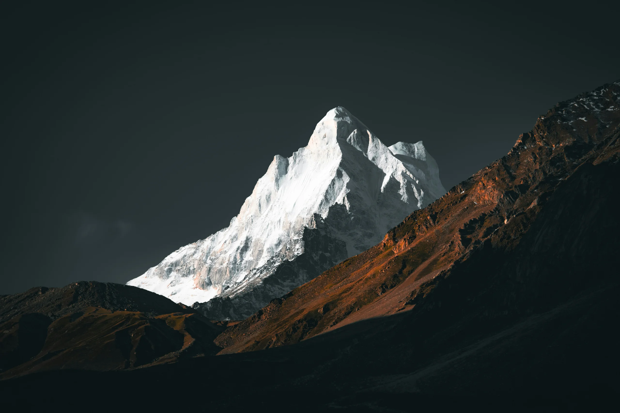 Explore the Himalayan mountains