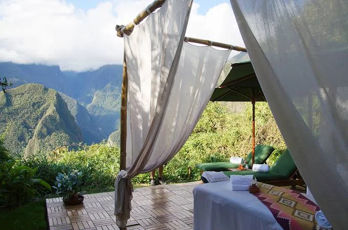 Authentic Hotels 